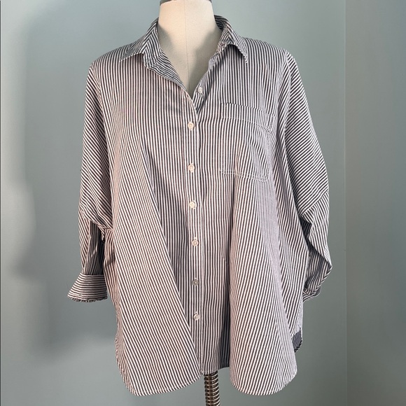 American Eagle Gray White Striped Oversized Fit Casual Button Up Collared Shirt - Picture 4 of 12